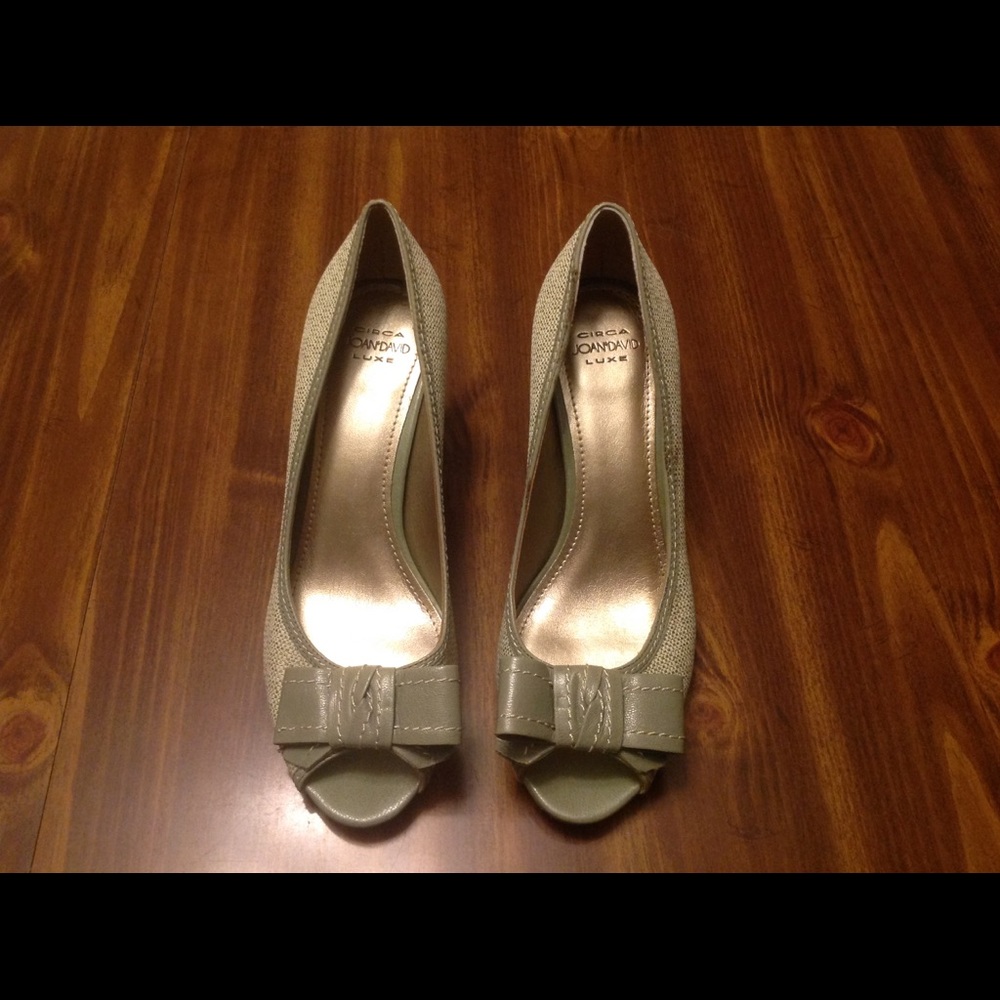 Circa Joan & David Light green peep toe bow